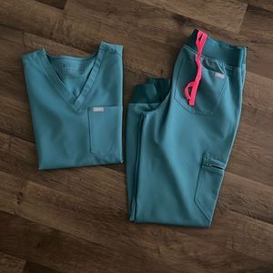 XS Figs RARE HYDROGREEN Catarina top + Zamora jogger set - like new